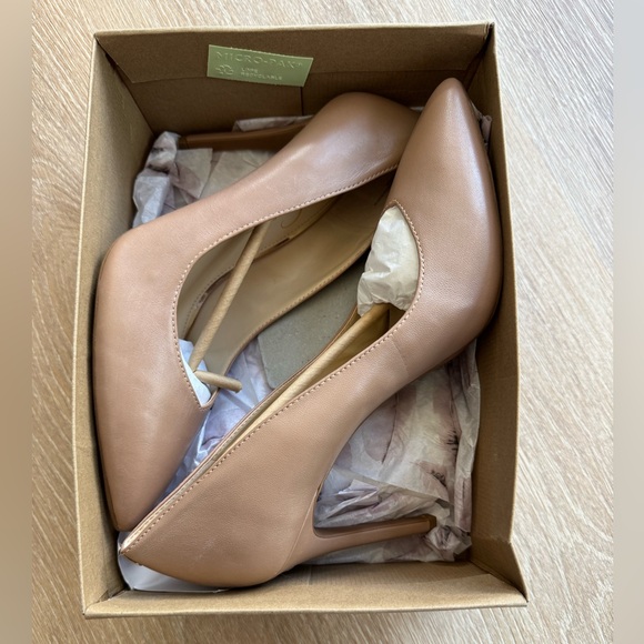 Shoes - Women’s Nude pumps